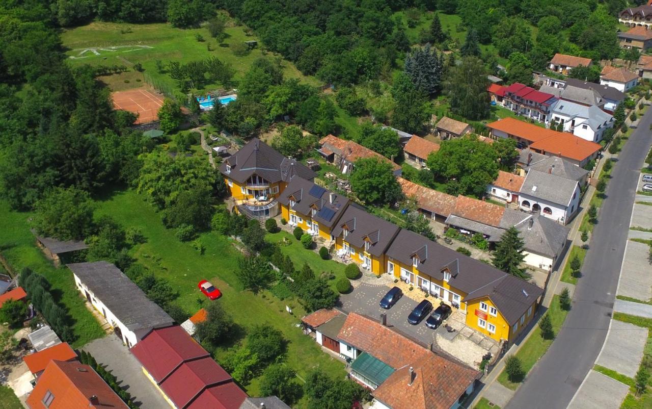 Appartementhaus 5. Jahreszeit Heviz Luaran gambar