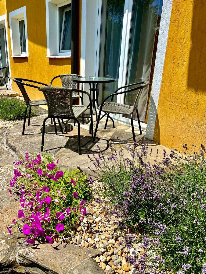 Appartementhaus 5. Jahreszeit Heviz Luaran gambar